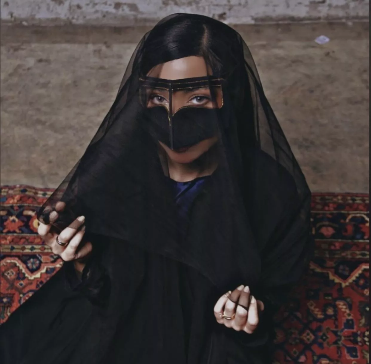 النساء السعوديات يحتفلن بيوم التأسيس السعودي 2022 بصور مميّزة بالزي التراثي