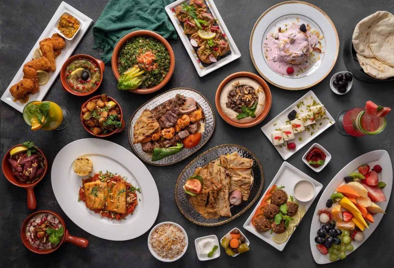 أفضل ١٠ مطاعم لبنانية في أبو ظبي لا تفوتي زيارتها للتمتع بألذ أنواع المأكولات