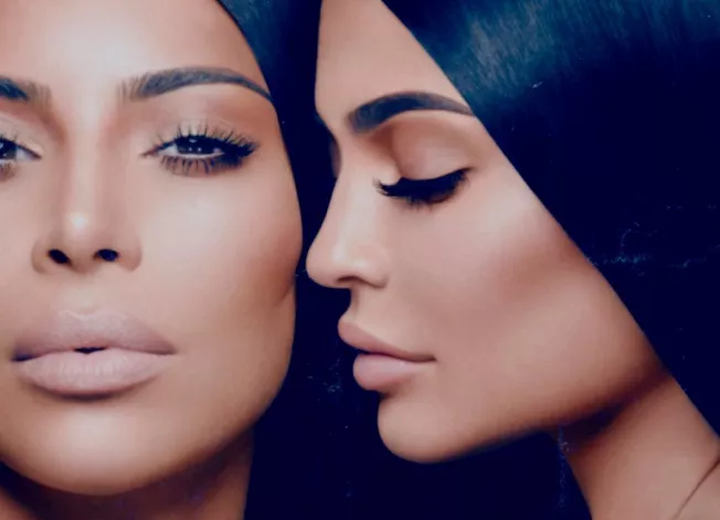 Kylie Jenner تتحوّل إلى شقيقتها Kim Kardashian وهذه ليست المرّة الأولى...