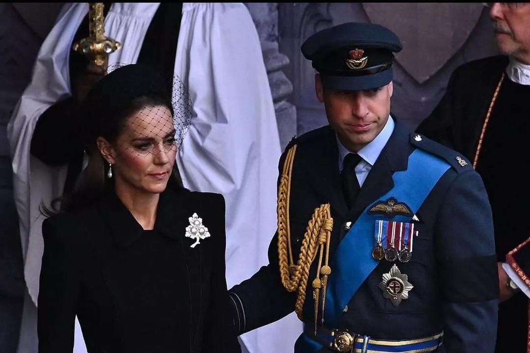 نعش الملكة اليزابيث غادر قصر بكنغهام للمرّة الأخيرة... والعائلة الملكية تودّعها بلحظات مؤثرة