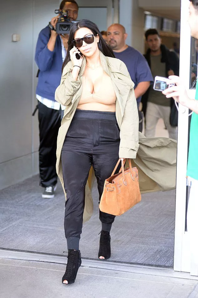 Kim kardashian تقدّم أسلوباً جديداً للأمومة