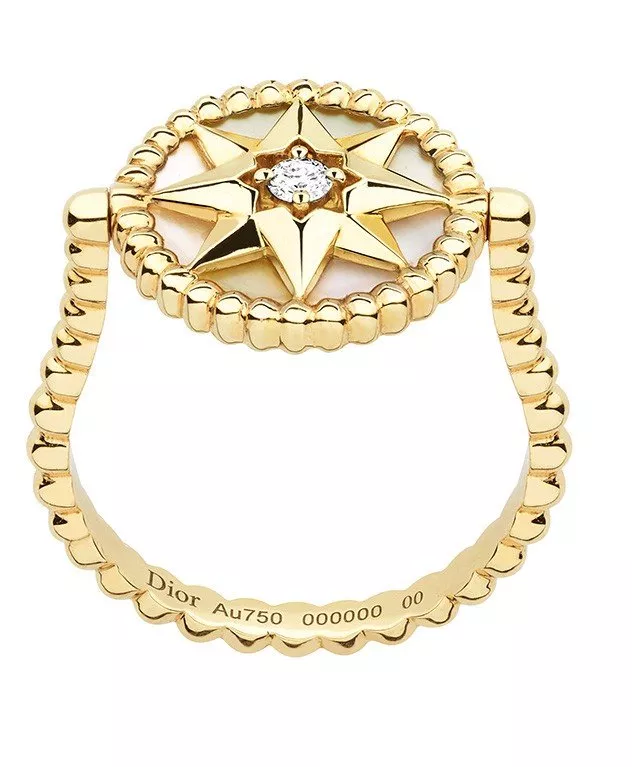 صور مجوهرات Dior في معرض الدوحة للمجوهرات والساعات للعام 2017