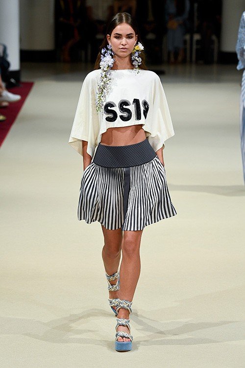 عرض أزياء Alexis Mabille لربيع 2018، خلال أسبوع الموضة في باريس