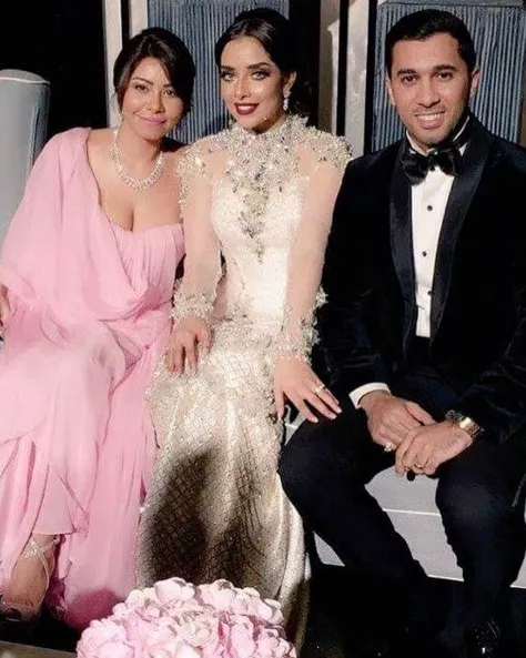 بالصور، إطلالة بلقيس فتحي في حفل زفافها: كلّ ما زاد عن حدّه بمعنى نقص