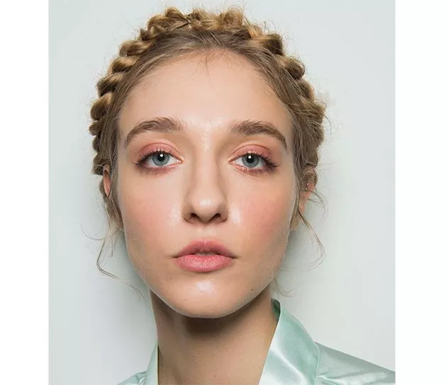إبداعات الضفائر في صيحات الجمال: موديلات شعر رائجة من عروض أزياء ربيع 2018