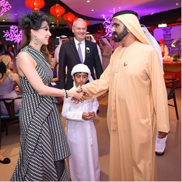 نانسي عجرم تخطف الأنظار خلال حضورها كأس دبي العالمي للخيل 2017
