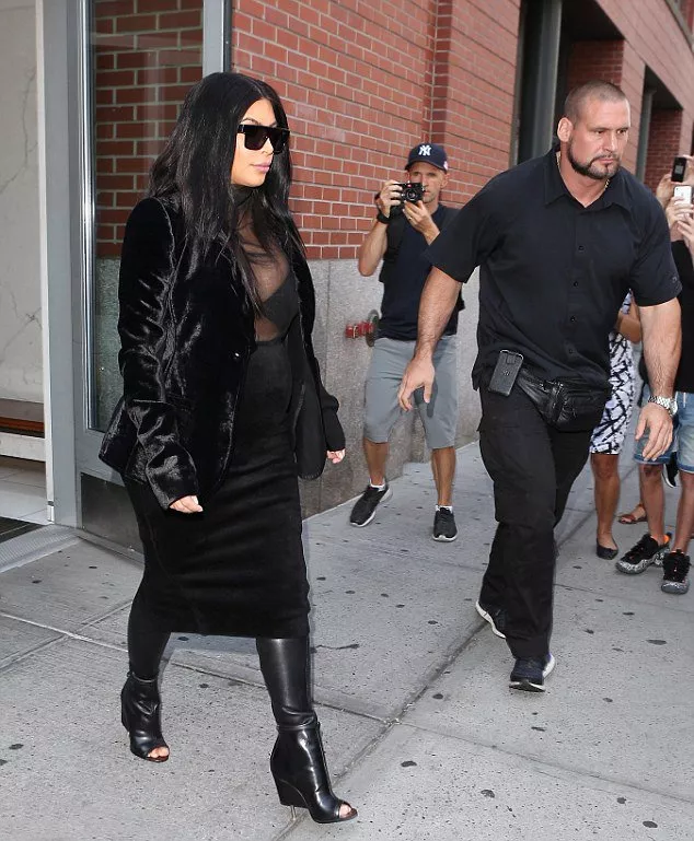 Kim Kardashian بإطلالة غامضة ومخيّبة للآمال