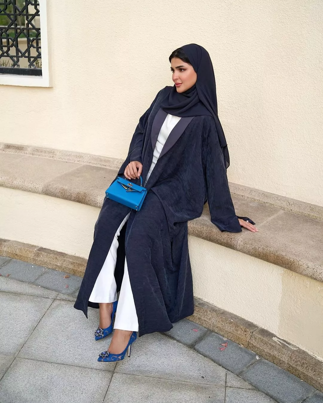 افكار تنسيق عبايات ساده: جميلة وتناسب أسلوب أية امرأة عربية