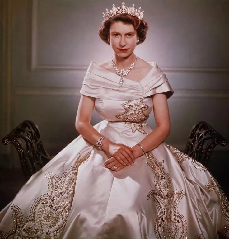 صور الملكة اليزابيث على السوشيل ميديا بعد وفاتها 