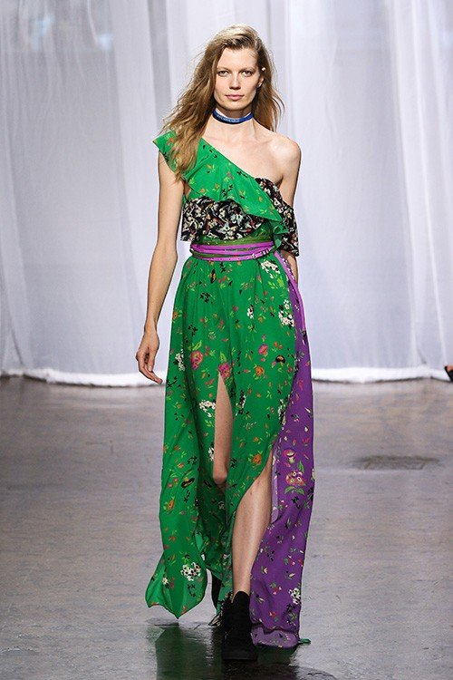 عرض أزياء Zadig & Voltaire لربيع 2018، خلال أسبوع الموضة في باريس