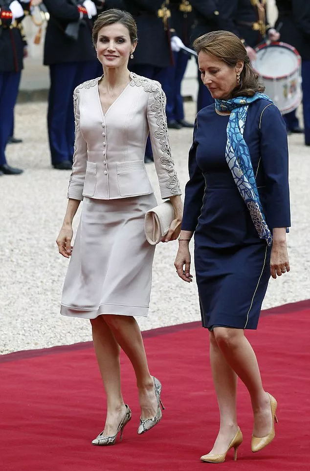 الملكة الإسبانيّة بأناقة ساحرة في فرنسا
