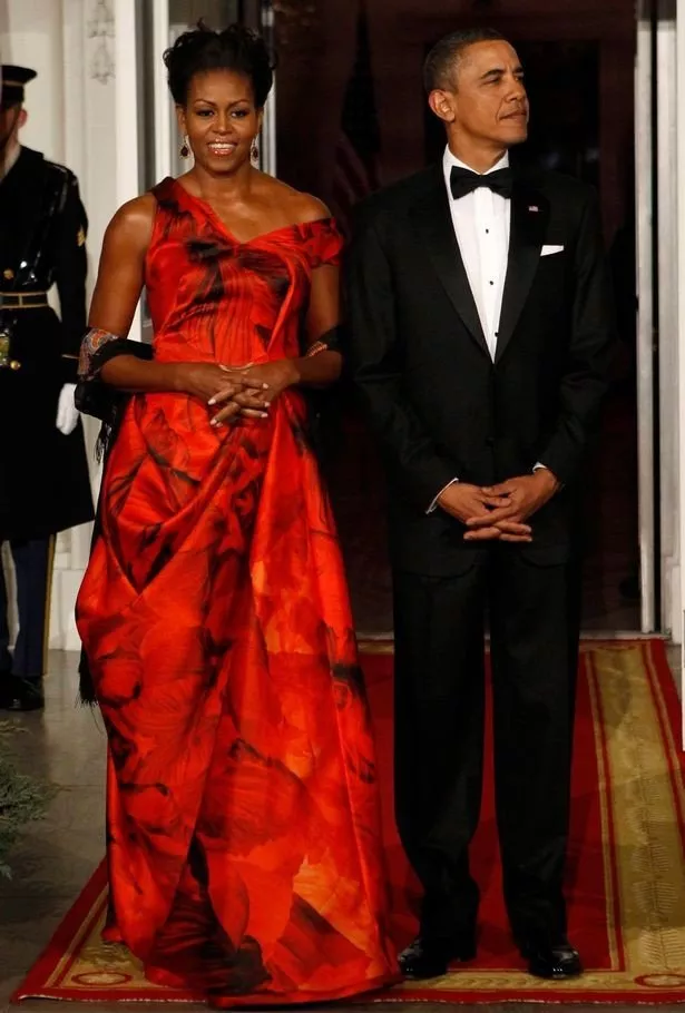Michelle Obama تشعّ تألّقاً في آخر عشاء رسميّ لها