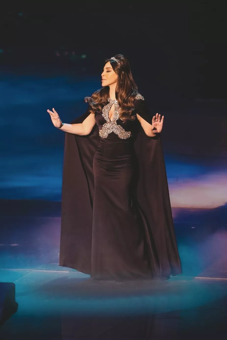 اليسا تطلّ بلوك ملوكي يفيض أنوثة في حفل صناع الترفيه Joy Awards 2022 في السعودية