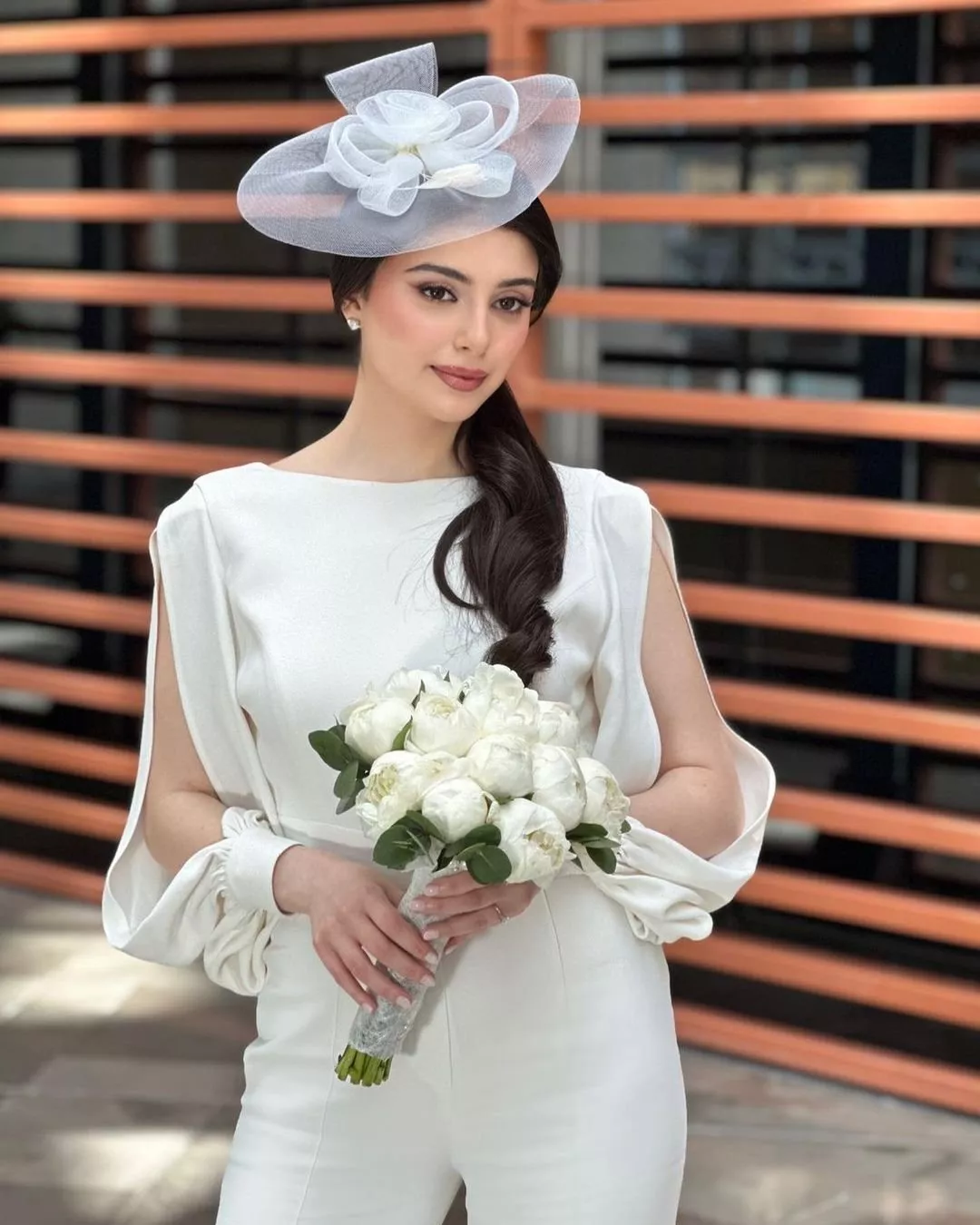 صور طلة ماريتا الحلاني في حفل زفافها... فستانها أنثوي بتفاصيل ثلاثية الأبعاد