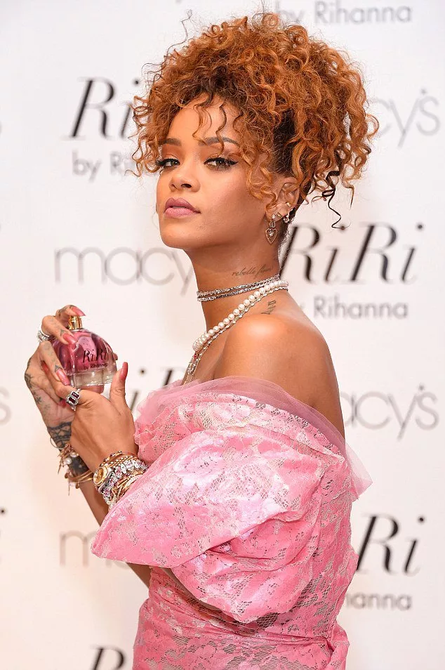 باربي Rihanna تطلق عطرها الجديد