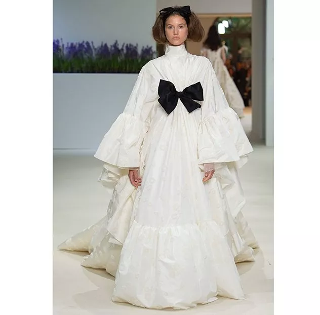 أجمل فساتين الزفاف من أسبوع الموضة الباريسيّ للخياطة الراقية لخريف 2018