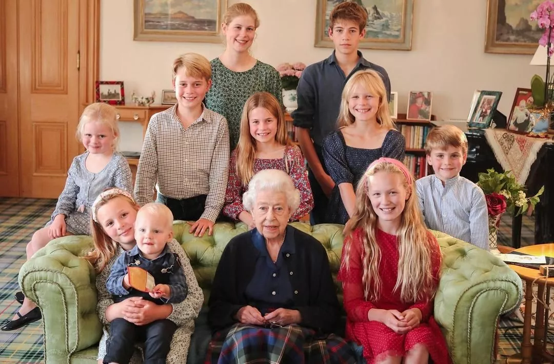 العائلة الملكية البريطانية تحيى ذكرى ميلاد الراحلة الملكة إليزابيث الـ97
