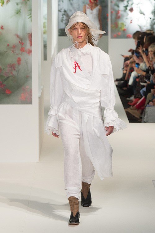 عرض أزياء Preen by Thornton Bregazzi لربيع 2018، خلال أسبوع الموضة في لندن