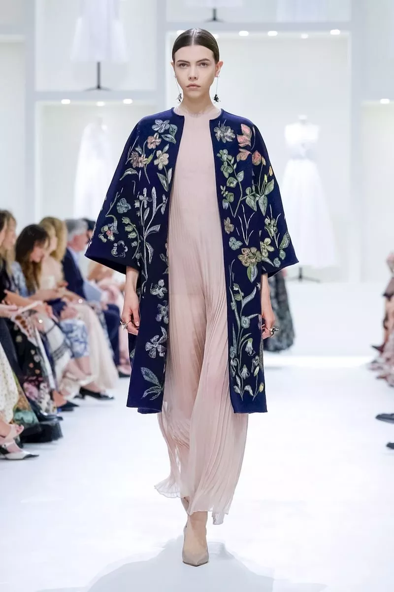 عرض Dior للخياطة الراقية لخريف 2018: تحيّة إلى الخيال الإبداعي الذي تولد منه الكوتور