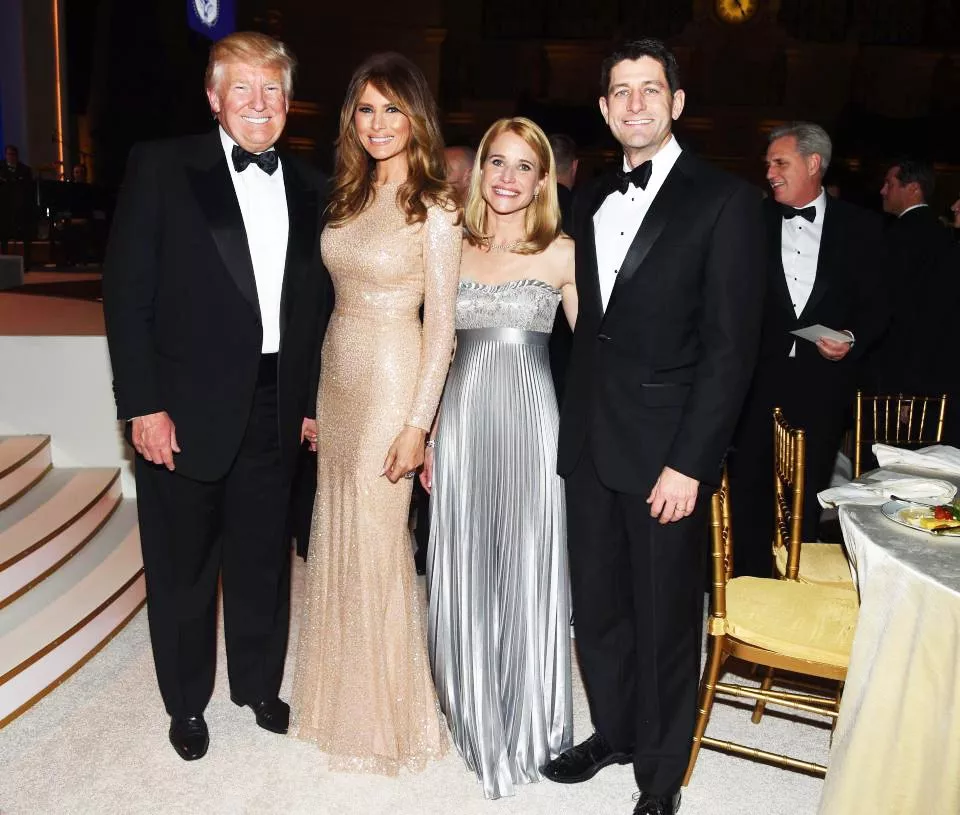 إطلالة كلّ من Melania وIvanka Trump خلال حفل عشاء أقيم قبل القَسَم الرئاسي