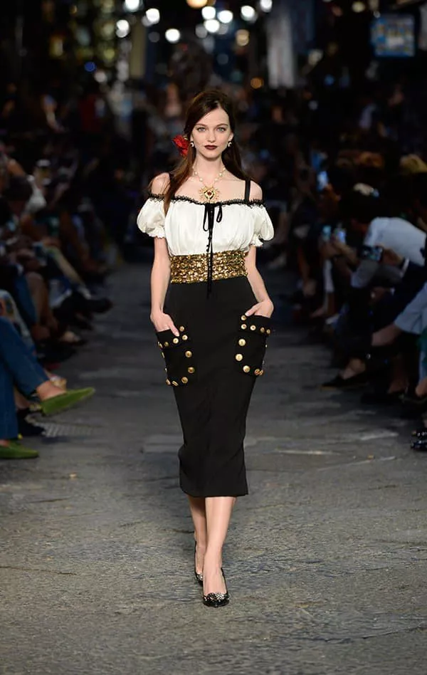 عرض Dolce & Gabbana للخياطة الراقية لخريف 2016: مبالغة سريالية تفيض أنوثةً ومرحاً