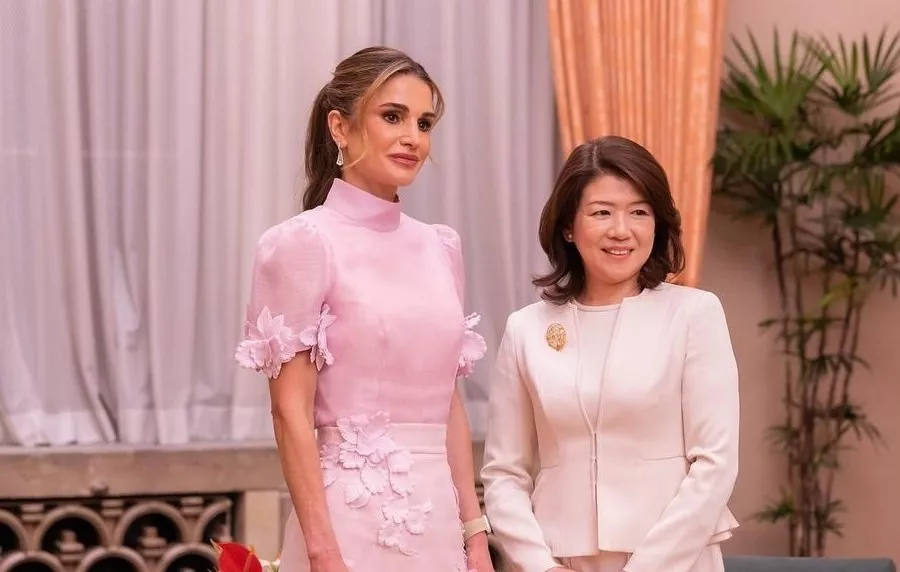 الملكة رانيا في اليابان: إطلالات مبهرة مستوحاة من حضارة البلد