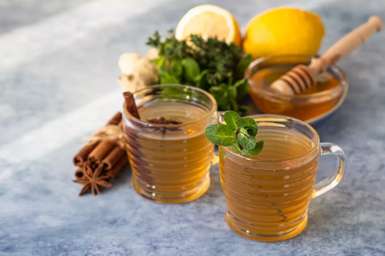 7 فوائد يمكنكِ الحصول عليها عند شرب المياه بالعسل
