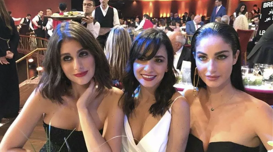 إطلالات المدوّنات الأكثر تأثيراً على السوشيل ميديا خلال حفل تتويج ملكة جمال لبنان 2017