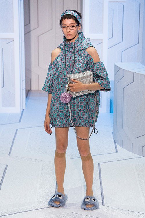 عرض أزياء Anya Hindmarch لربيع 2018، خلال أسبوع الموضة في لندن