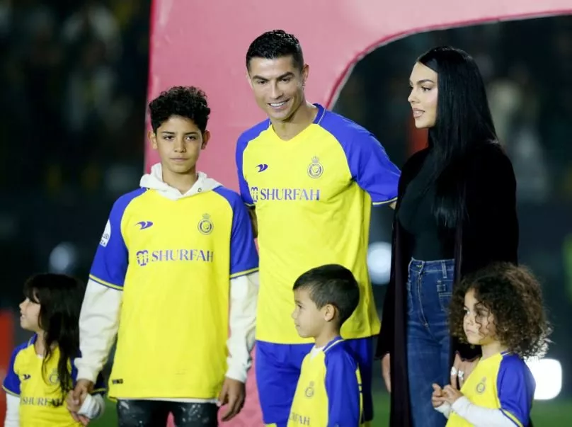 أجواء حفل استقبال كريستيانو رونالدو في نادي النصر السعودي، وهكذا أطلّت جورجينا رودريغيز