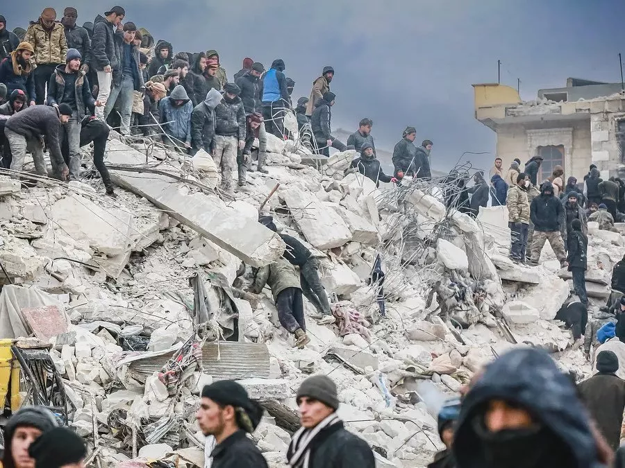 زلزال تركيا وسوريا يوحّد نجوم العالم. تضامن، تبرّع ومساعدات!