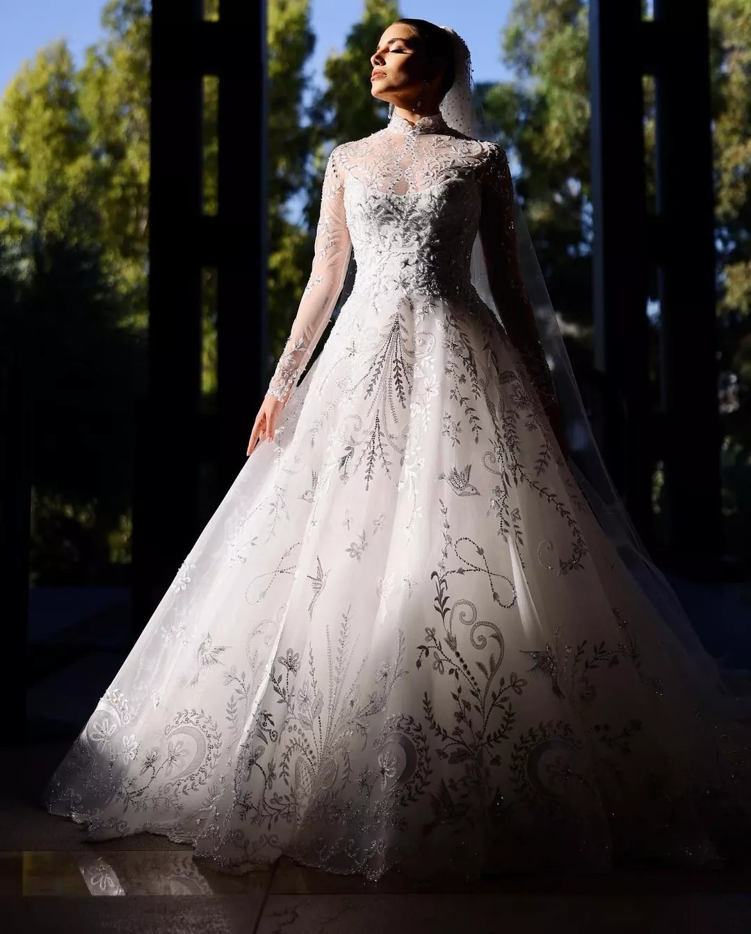 نصف قمر، لانهاية، عصافير حب ... هذه هي قصّة فستان زفاف سينتيا صاموئيل من توقيع دار Georges Hobeika