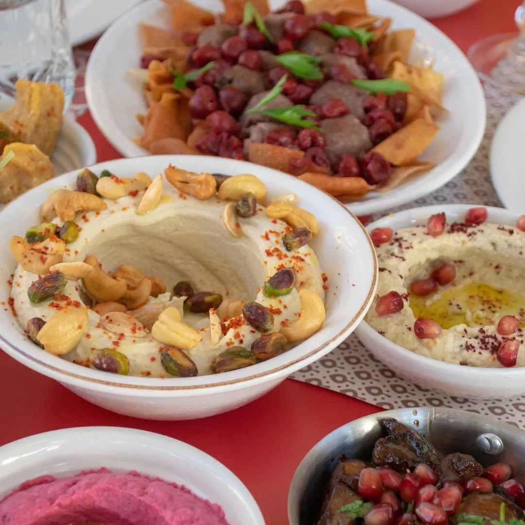 أفضل 14 مطعم لبناني في دبي لتجربة ألذ الأطباق