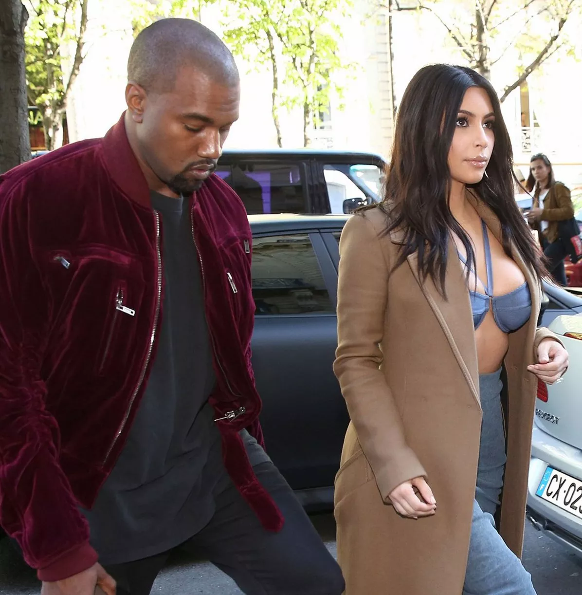 Kim Kardashian تتسوّق بجرأة في باريس