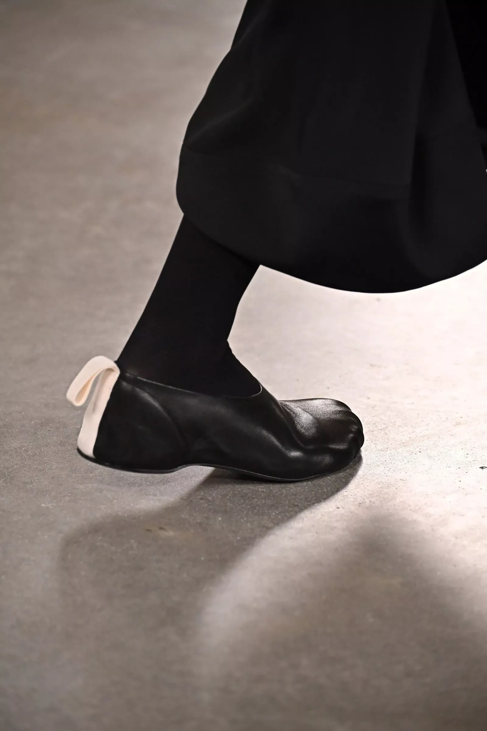 أشكال الأحذية الرائجة في خريف وشتاء 2022-2023... نعم للموديلات المبتكرة والمميّزة