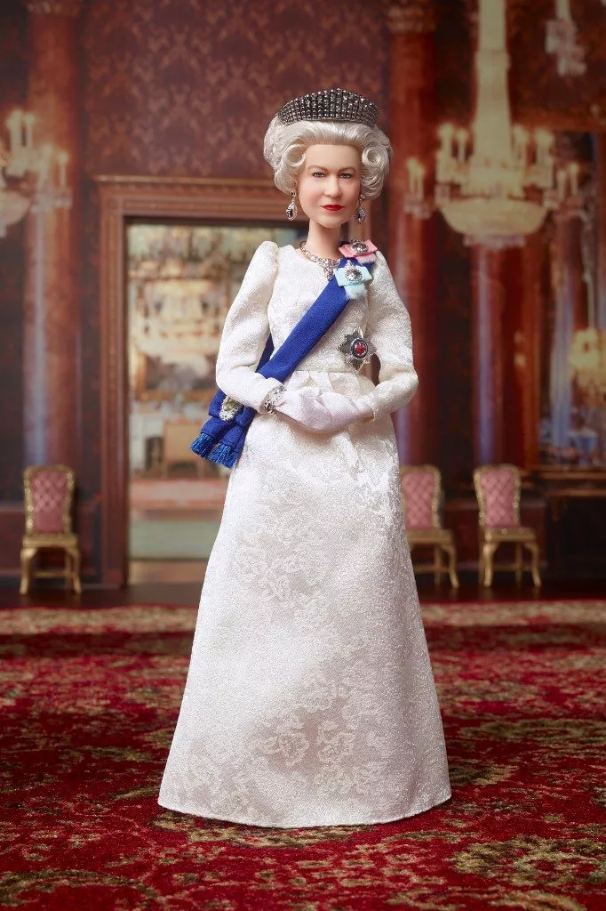 إطلاق باربي على هيئة الملكة إليزابيث الثانية بمناسبة اليوبيل البلاتيني لجلوسها على العرش