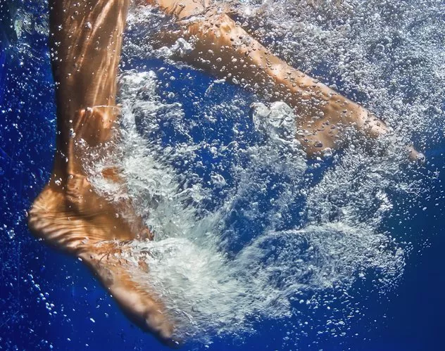 كيف يساعدكِ نقع رجليكِ بالماء البارد على خسارة الوزن الزائد؟