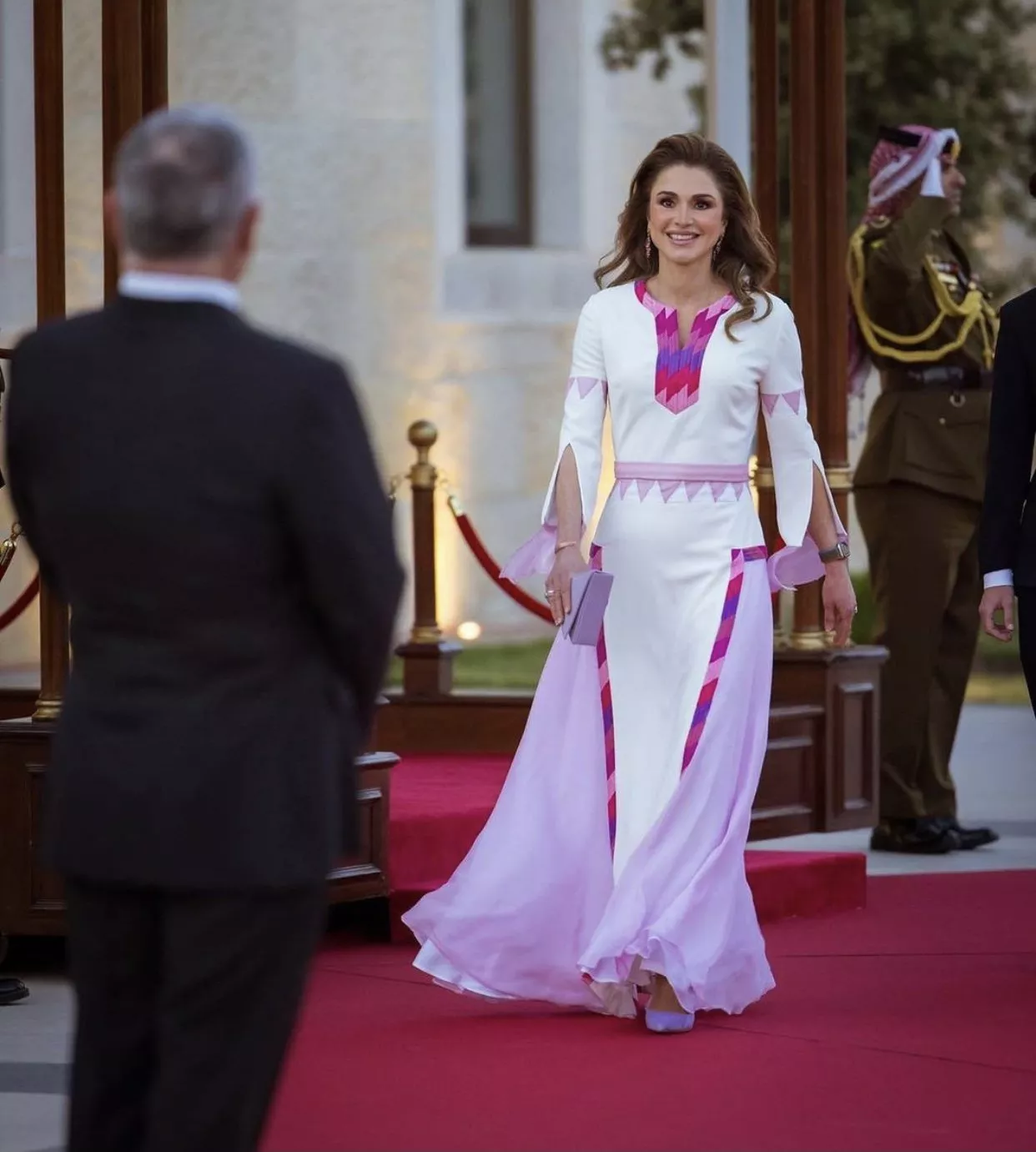 الملكة رانيا تحتفل بعيد الاستقلال الأردني الـ76 برفقة عائلتها