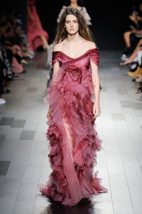عرض أزياءMarchesa لربيع 2018، خلال أسبوع الموضة في نيويورك