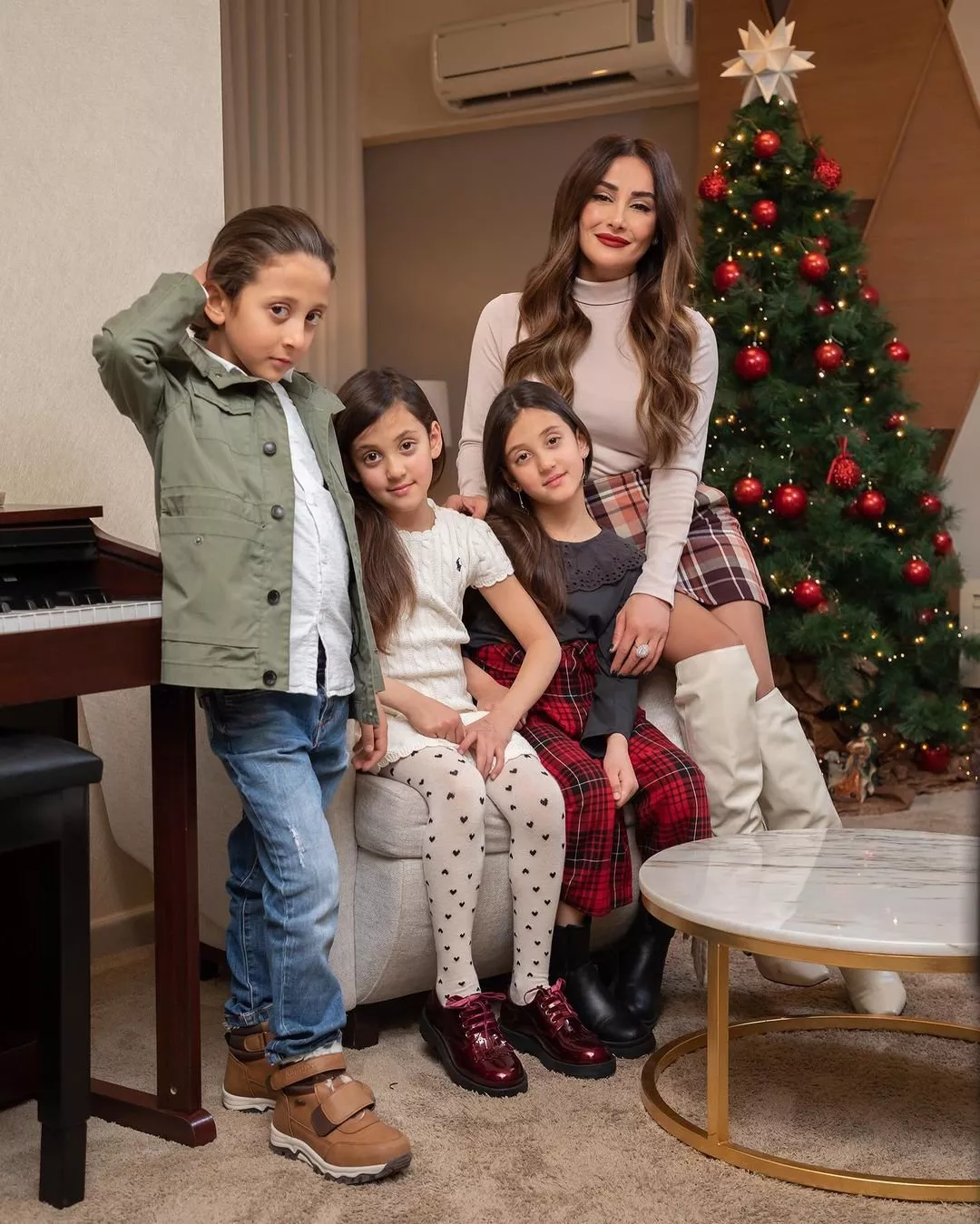 كندة حنا مع عائلتها في عيد الكريسماس 2021