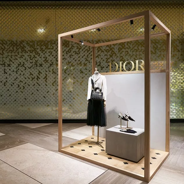 Dior تعرض مجموعة ربيع 2017 في سلسلة متاجر مؤقتّة في مختلف أنحاء العالم