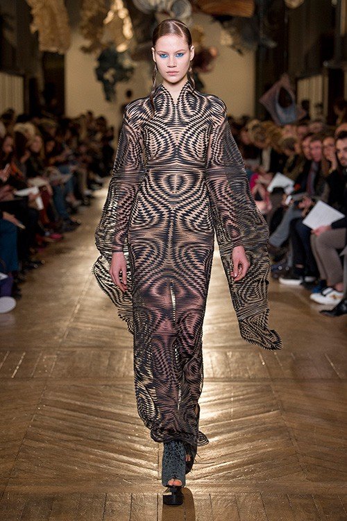 عرض أزياء Iris Van Herpen لربيع 2018