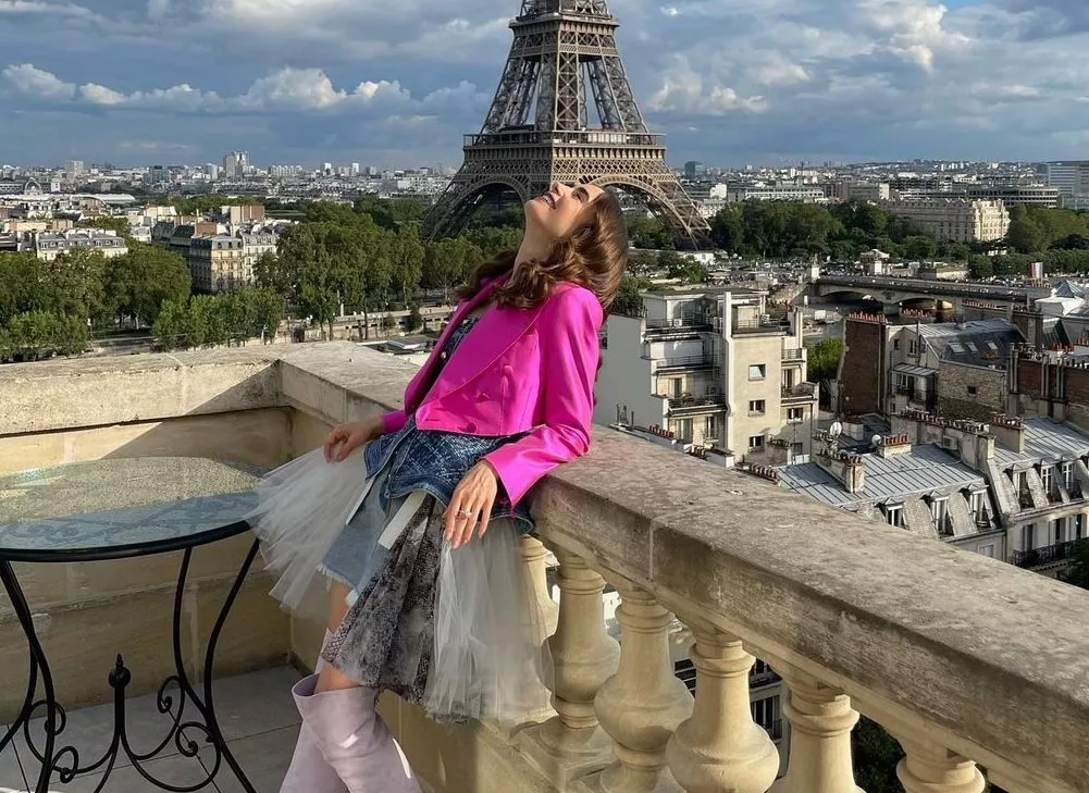 بدء تصوير الموسم الثالث من مسلسل ايميلي في باريس... Oui! نريد مشاهدة صور من خلف الكواليس