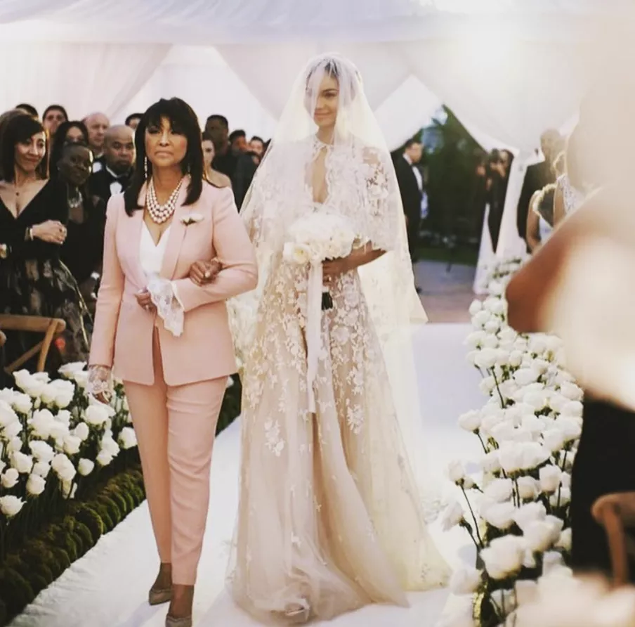 المصمّم Zuhair Murad يوقّع حفل زفاف عارضة الأزياء Chanel Iman بفستانين رائعين!