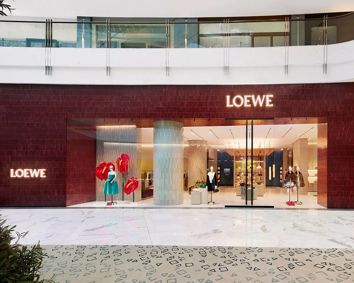 Loewe تفتتح متجرها Casa Loewe في دبي مول