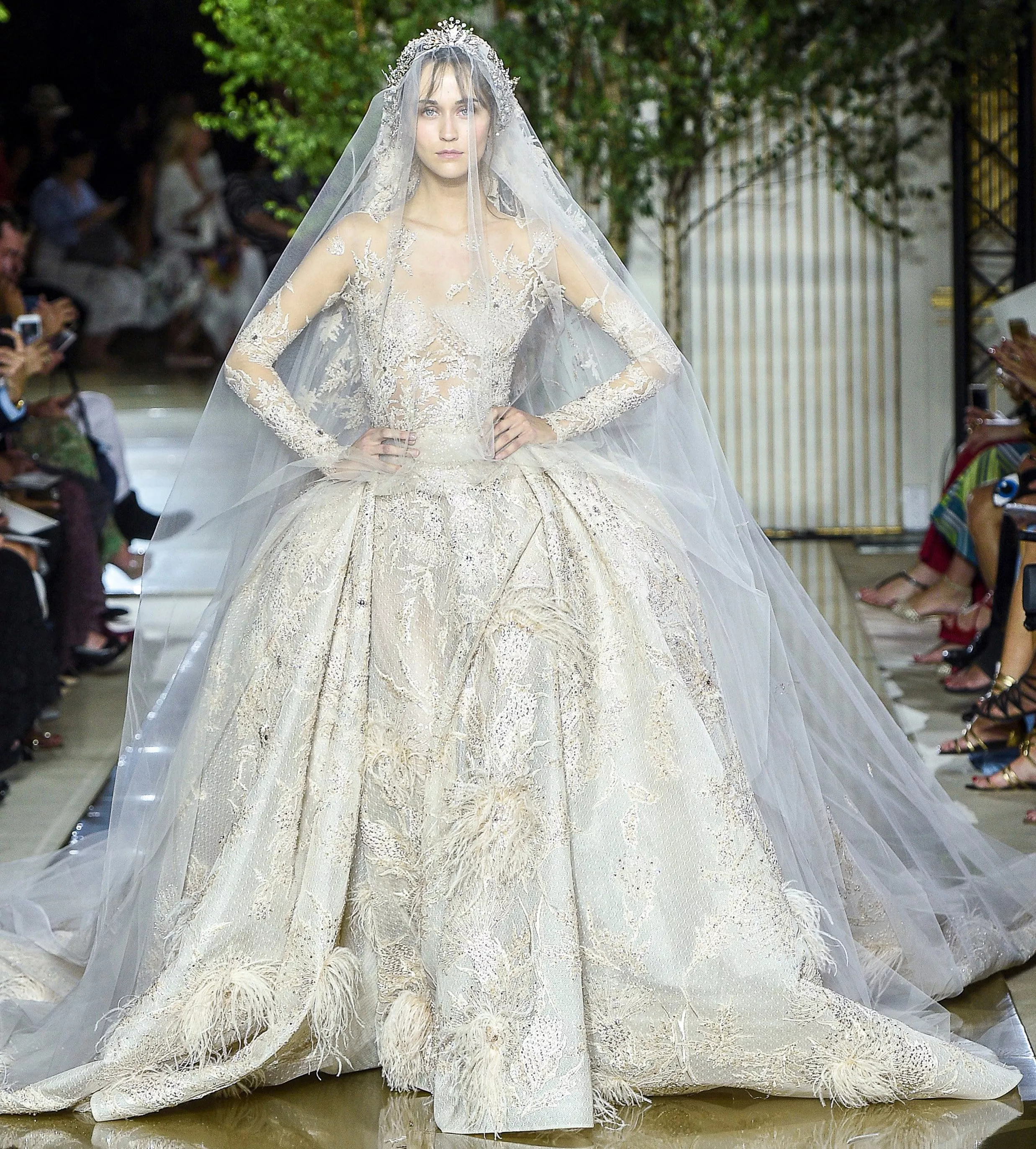 أجمل فساتين الزفاف من أسبوع الموضة الباريسيّ للخياطة الراقية لخريف 2017