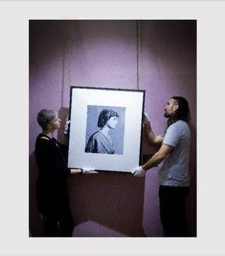 للمرة الأولى، عرض صورة نادرة للأميرة ديانا  في قصر كنسينغتون
