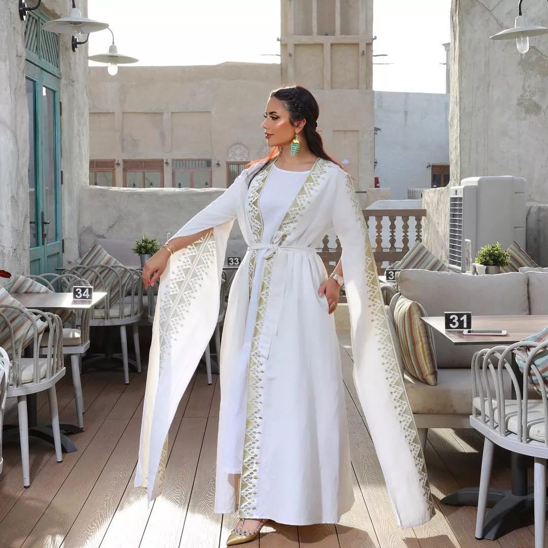 إطلالات النجمات في رمضان 2018: التصاميم البيضاء بطلة لوكاتهنّ
