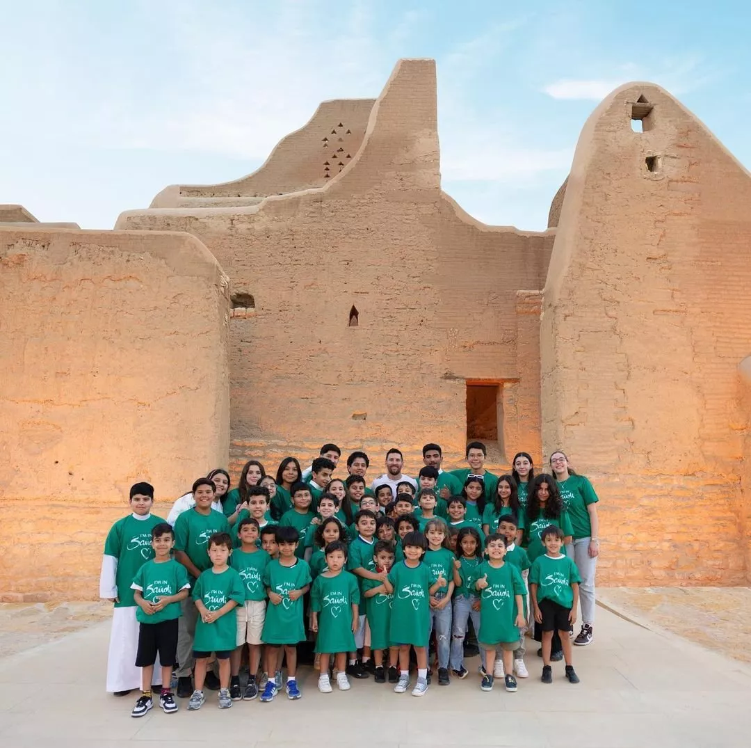 بالصور، ليونيل ميسي وعائلته يقومون بجولة سياحية في السعودية