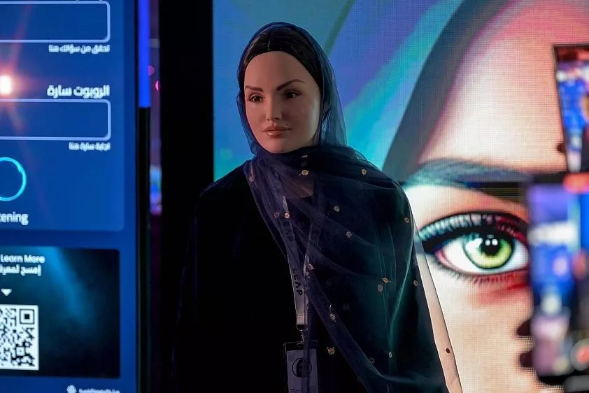 سارة أول روبوت سعودي في العالم يتكلم باللهجة المحلية